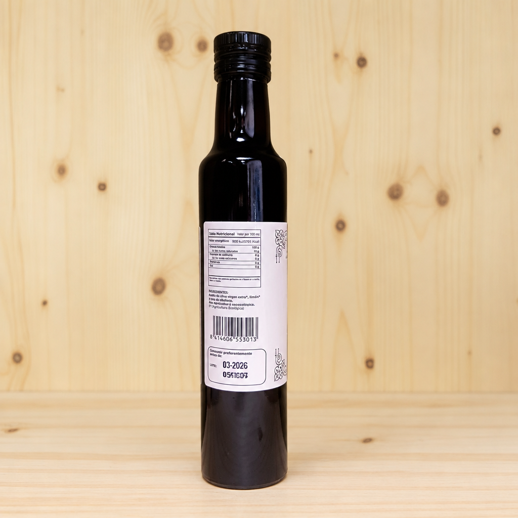 Aceite de limón, trasera real, fondo de madera