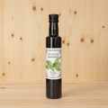 Aceite de oliva virgen extra aromatizado con Albahaca AGRISANZ, vista trasera cuadrada con fondo de madera clara