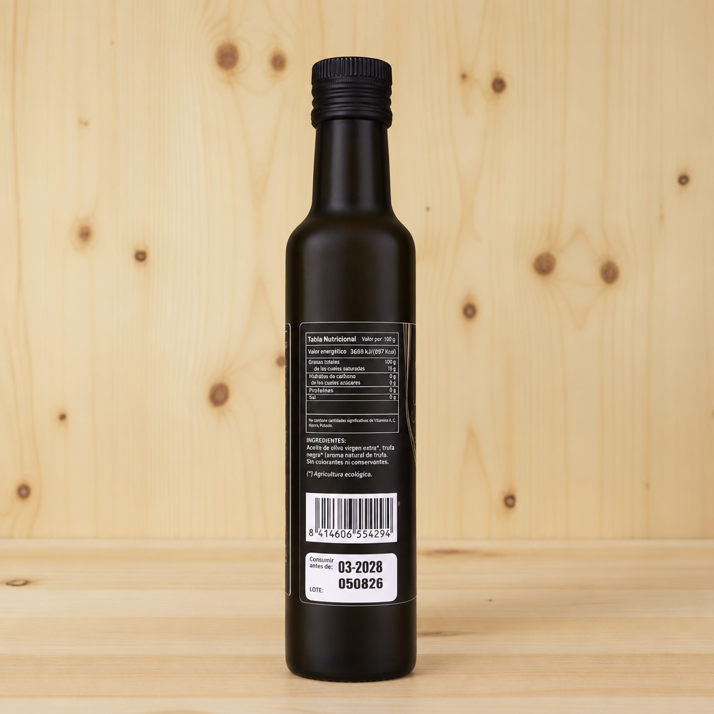 Aceite de trufa negra, etiqueta trasera, sin reflejos, sobre fondo de pino claro