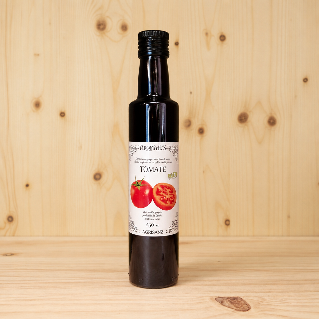 Aceite de oliva virgen extra aromatizado con Tomate BIO AGRISANZ, vista frontal cuadrada con fondo de madera clara
